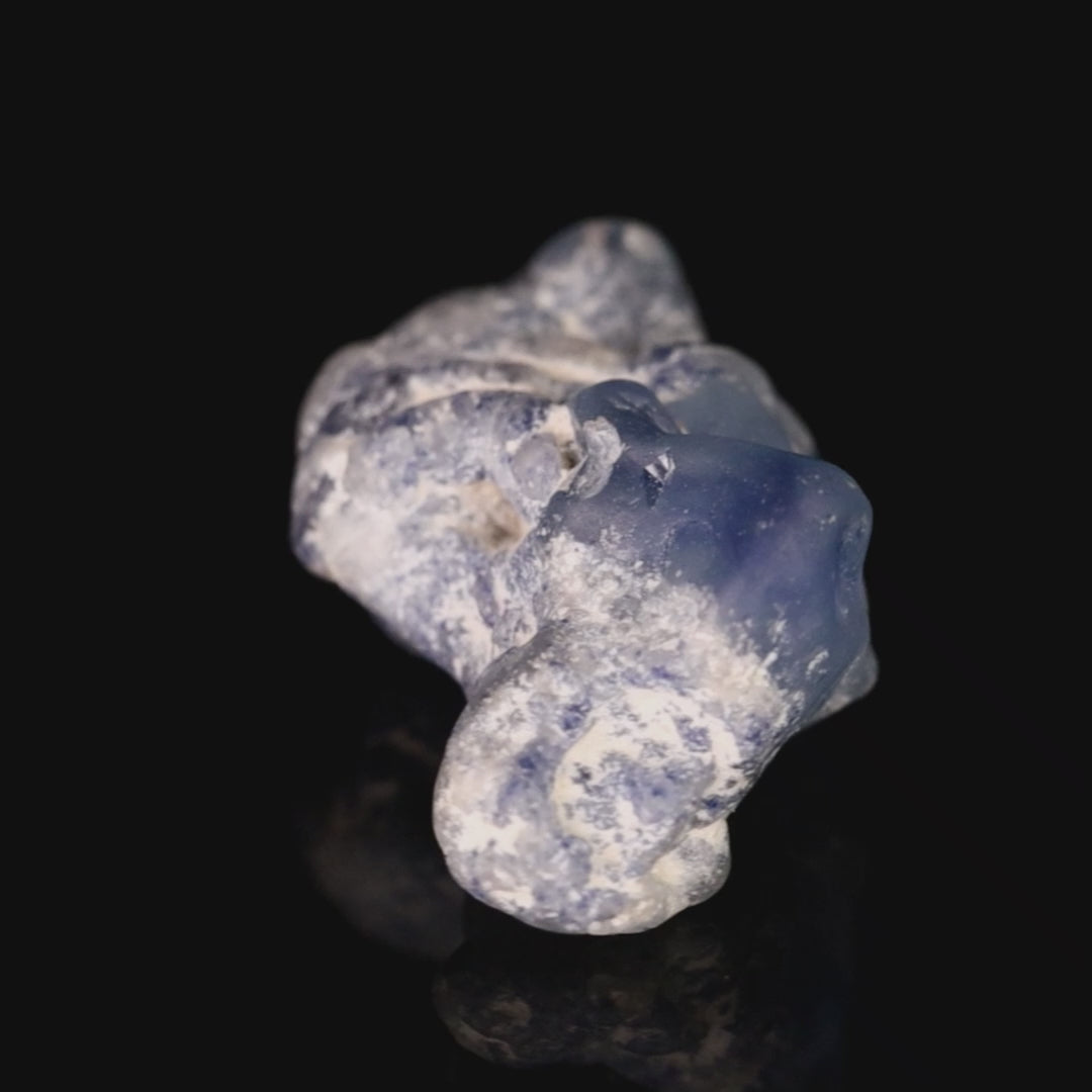 18ct Cornflower Blue Kashmir Terminated Twin Crystal