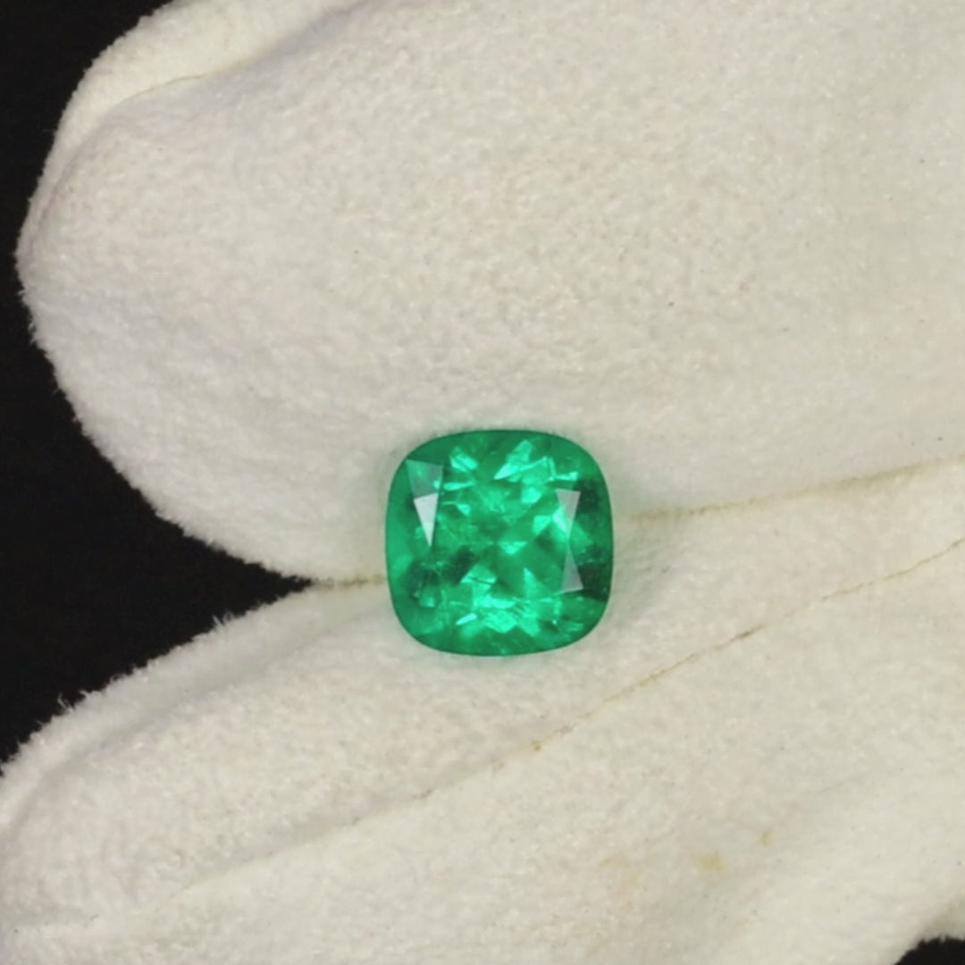 1.75ct Colombian No oil Vivid Muzo Green