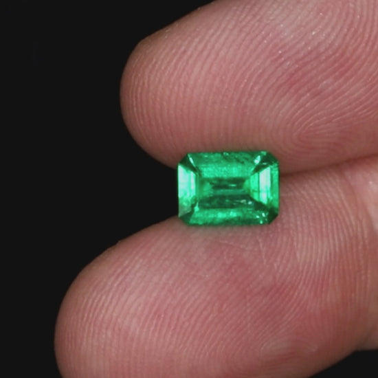 Colombian Vivid Green Muzo Green Emerald